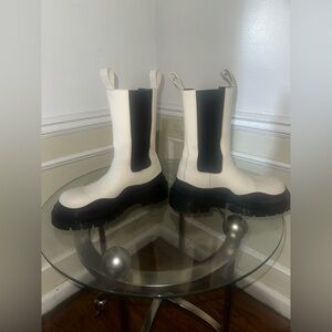 Bottega Veneta Cream Leather Chelsea Boots